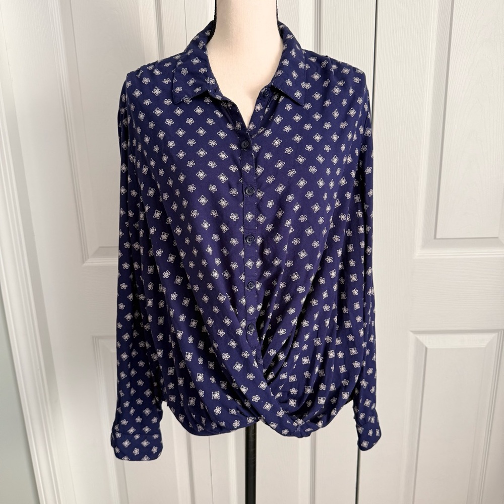 BLL New York Navy Blue Floral Twist-Front Button Down Blouse -‎ XL